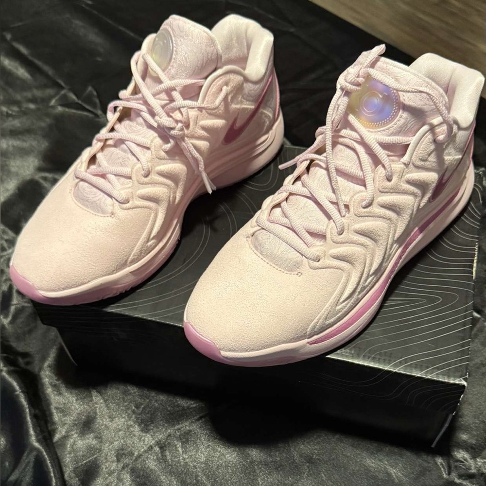 Nike Men's Pink Athletic Shoes